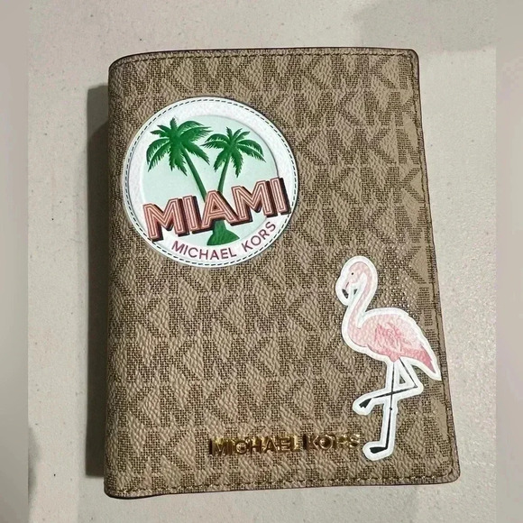 NWT!! Michael Kors Travel Jet Passport Holder/Wallet MIAMI Cream - Picture 1 of 5